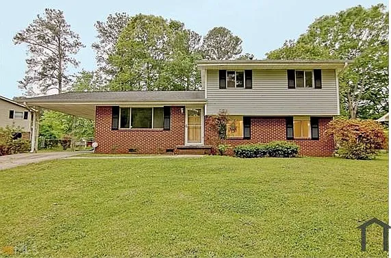 745 Anderson Dr — Photo 1