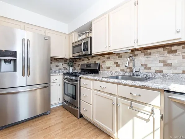 13 Riverview Drive #E, East Windsor, CT 06088