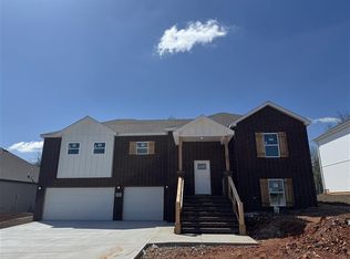 1406 E Command Ct, Nixa, MO 65714