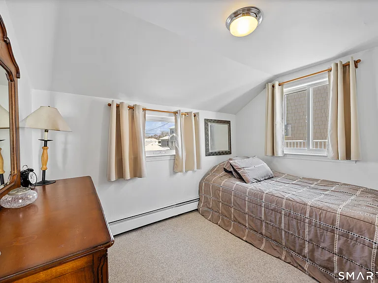 33 Beach Rd W — Photo 21
