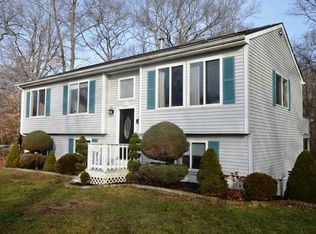 11 Quiet Oak Dr, Bradford, RI 02808