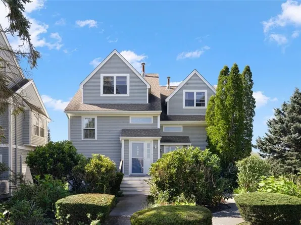 1302 Fairway Dr, Middletown, RI 02842