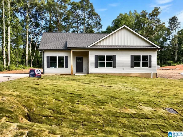 68 Kaylor St, Heflin, AL 36264