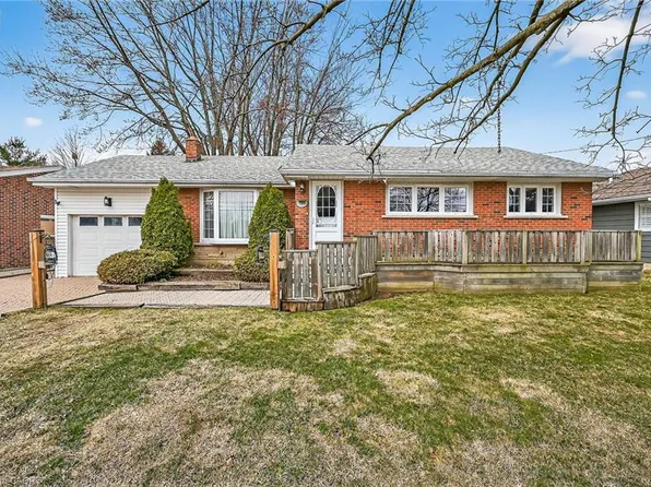 156 Chesley St, Hamilton, ON L9C 3W3