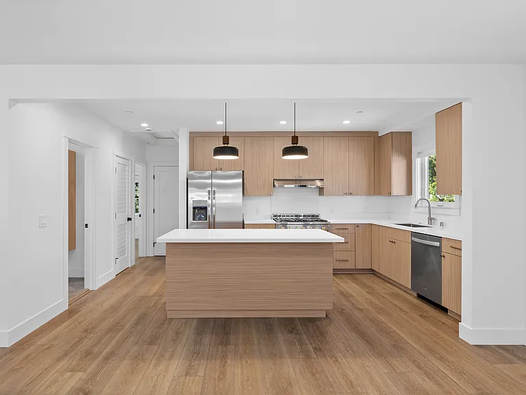 26A Mariposa Ave — Photo 3