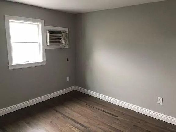 4th image of 3 Grant Ave APT 2