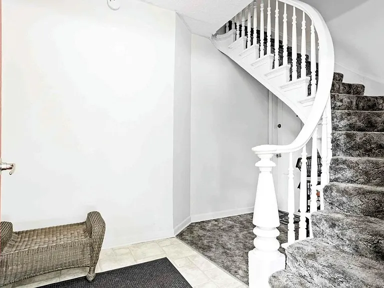 410 E Grove St — Photo 17