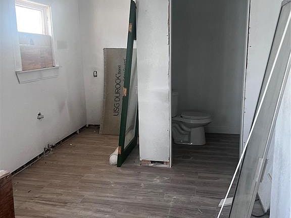 4th image of 2221 N Lottie Ave