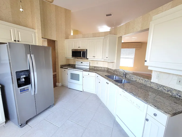 4220 Pinebrook Cir #14 — Photo 6