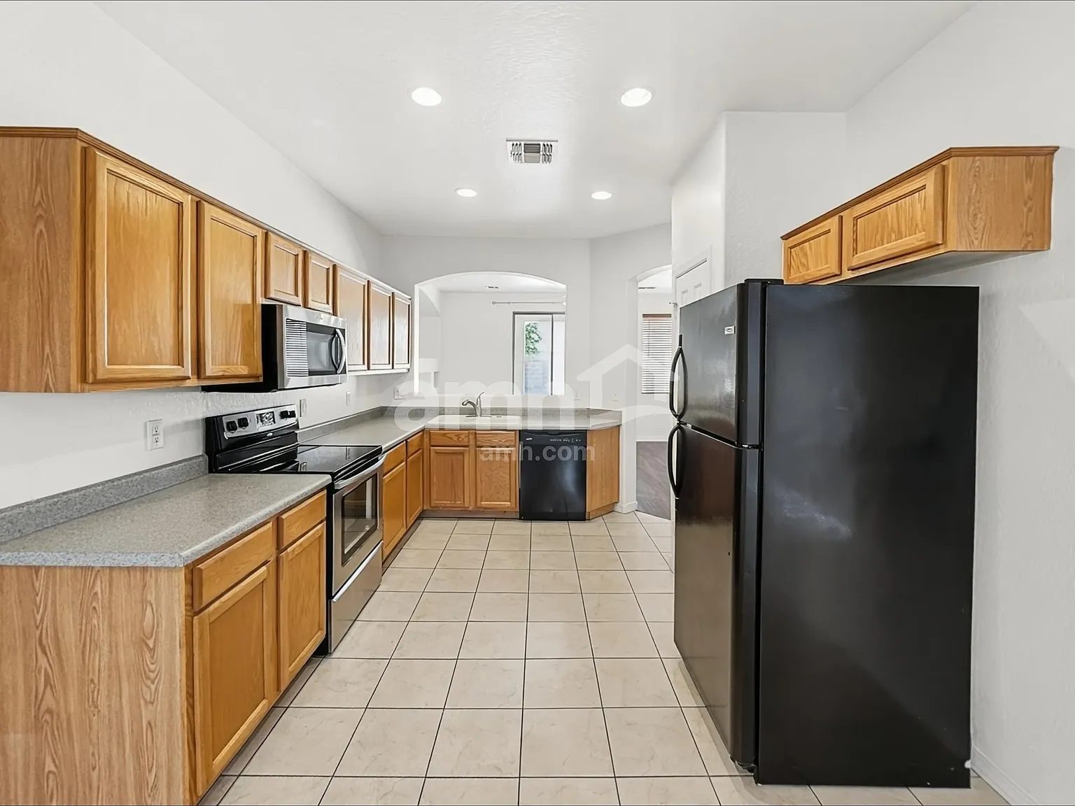 3 bed, 2.0 bath, 1284 sqft, $2,080 — Photo 4