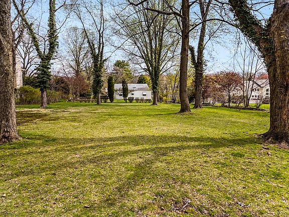 4th image of 6 Meadow Ln