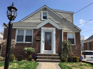 256 Kensington Rd S, Garden City, NY 11530