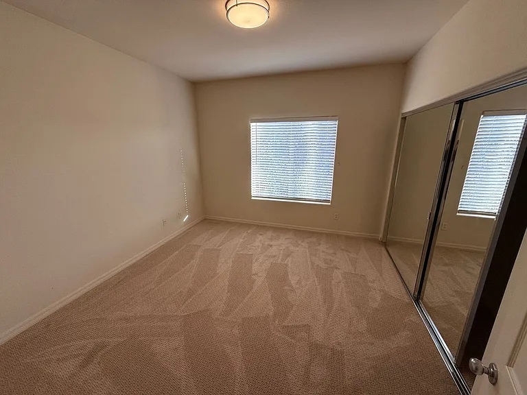 1446 Holly Ave — Photo 12