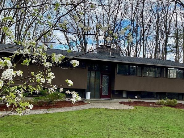 9 Hampton Ln, Andover, MA 01810