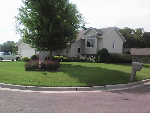 2nd image of 905 Lee St NE