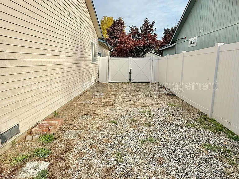 1902 W Hampson Ave — Photo 13