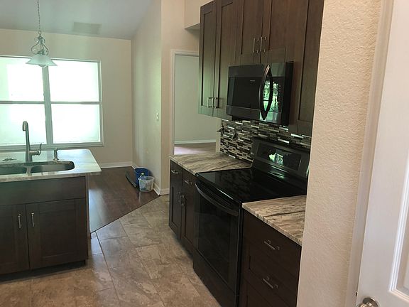 4th image of 2673 Jeannin Dr