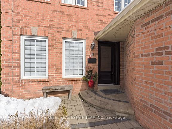 2nd image of 82 Ravenscroft Rd