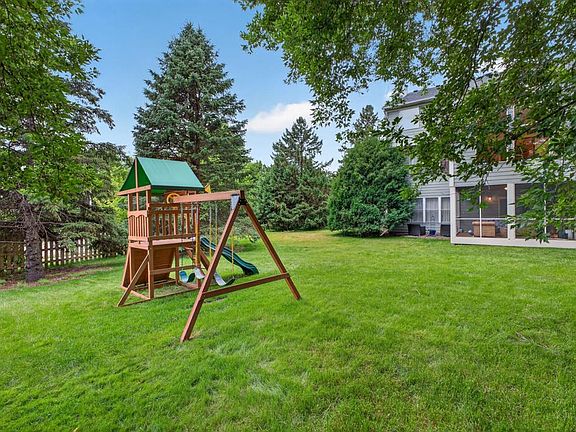 4th image of 3010 Fox Valley Dr SW