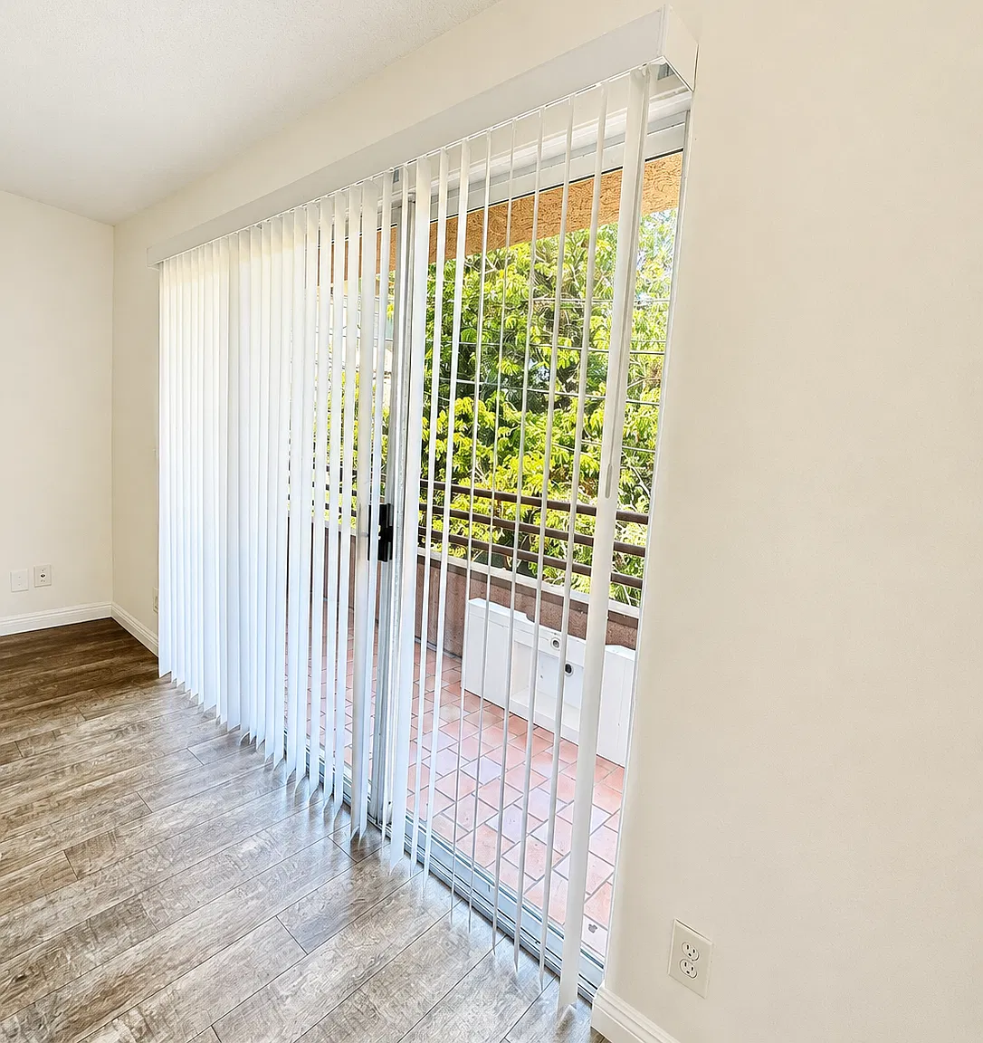 14545 Hart St — Photo 3