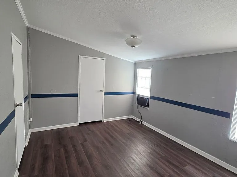 1131 Straight St — Photo 13