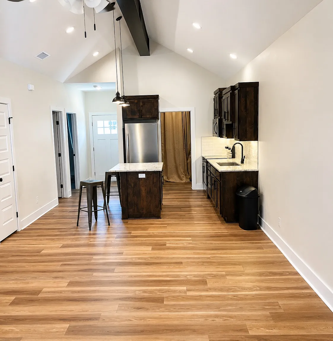 2 bed, 1250 sqft, $1,850 — Photo 1