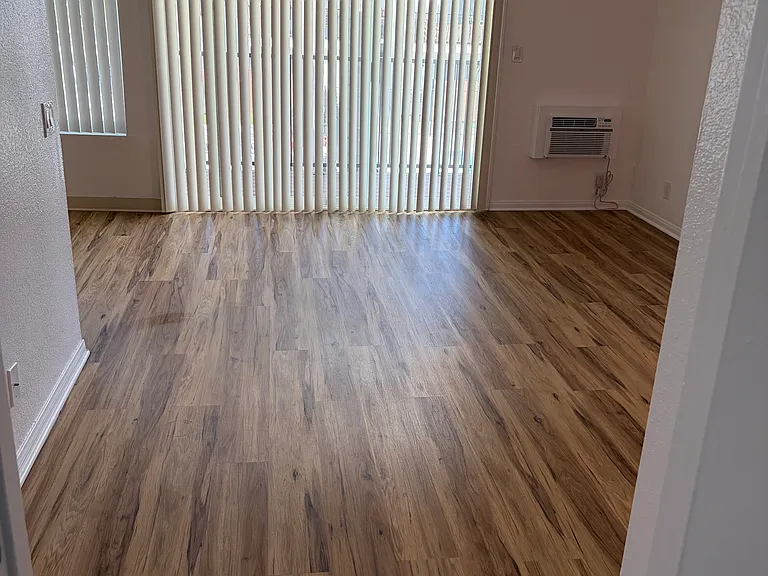 1905 E Grand Ave #10 — Photo 8