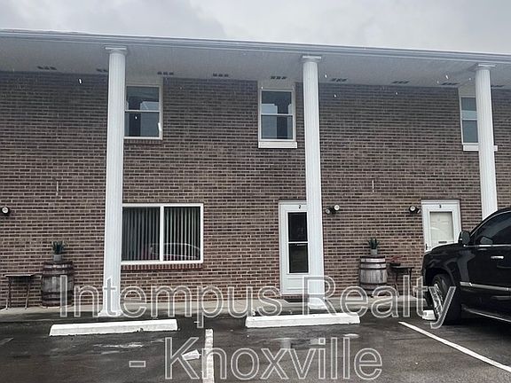 2nd image of 405 Iroquois Ln APT 2