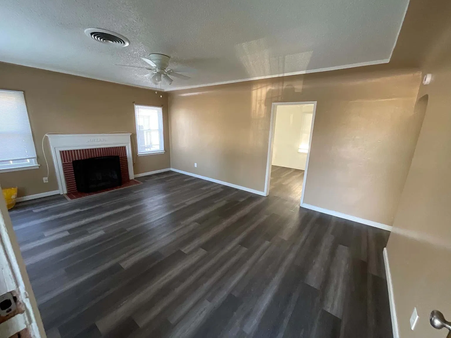 2 bed, 984 sqft, $1,760 — Photo 3