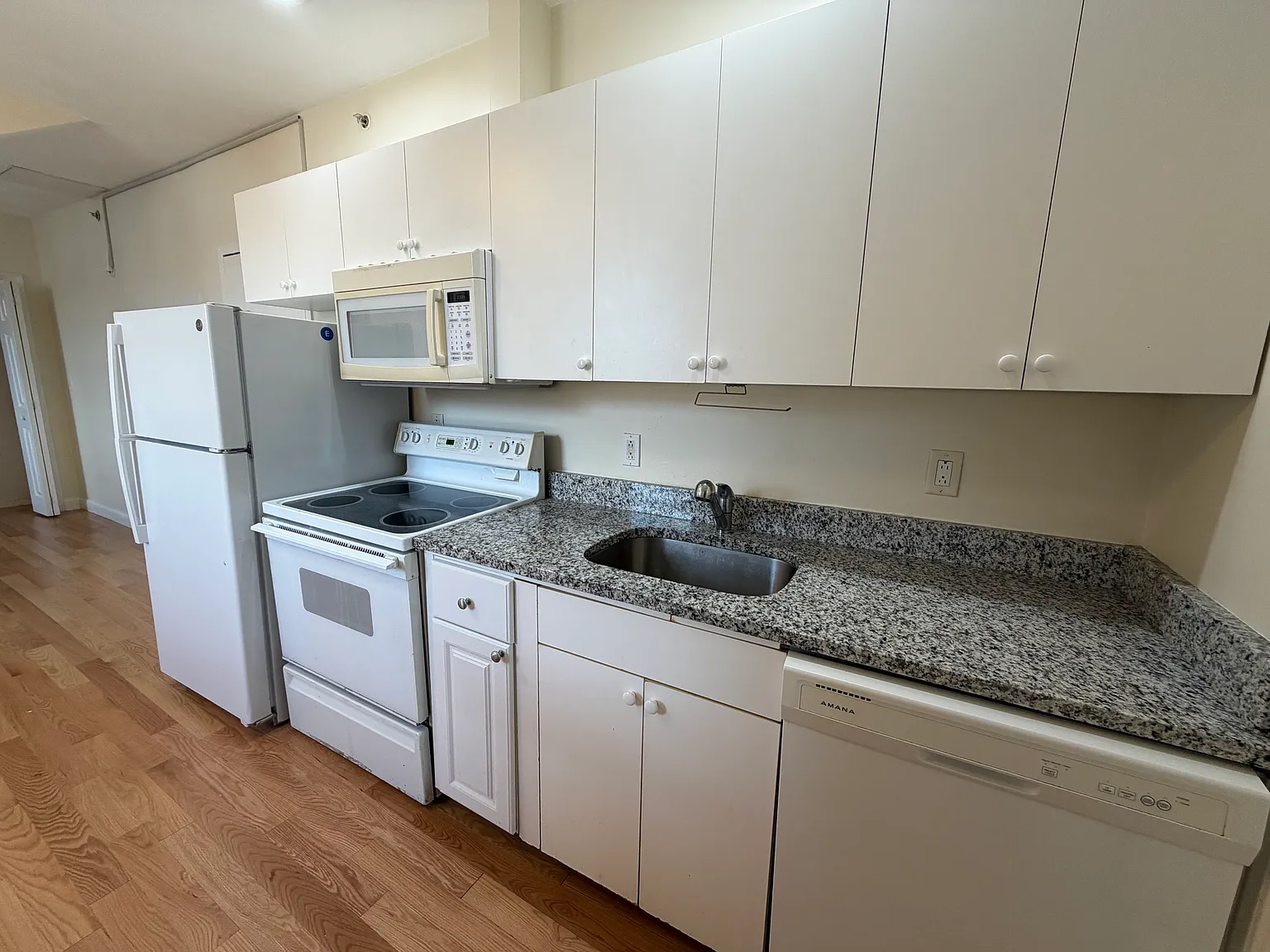 Studio, 9999 sqft, $1,925 — Photo 1