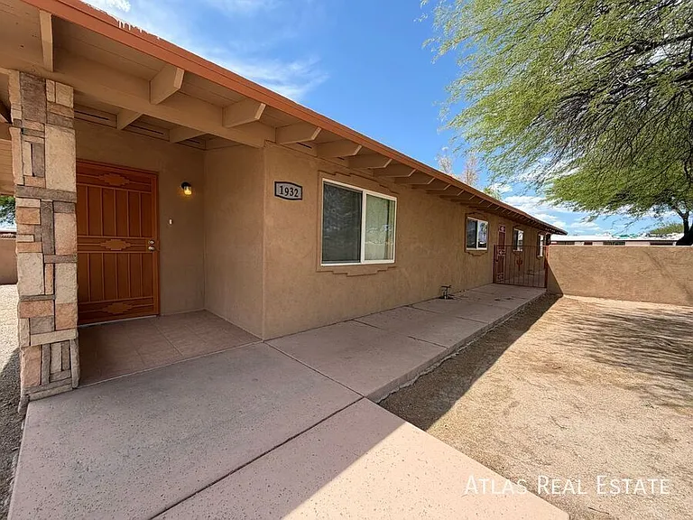 1932 S Campbell Ave — Photo 24