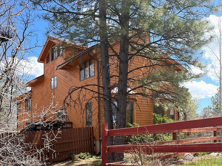 105 Fir Dr — Photo 3