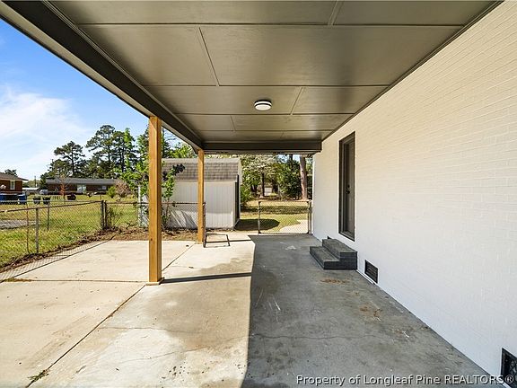3rd image of 1854 Camelot Dr