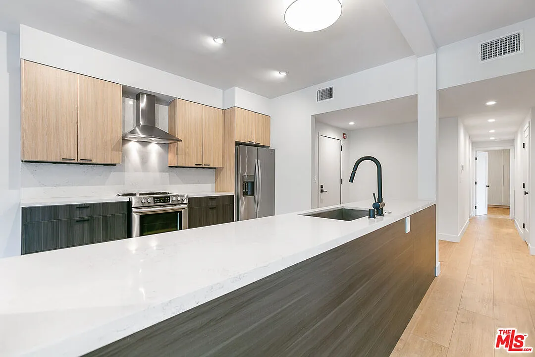 3 bed, 2.5 bath, 1550 sqft, $7,595 — Photo 4