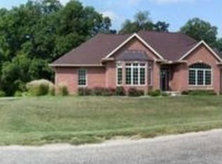 310 Oak Valley Dr, Goodfield, IL 61742