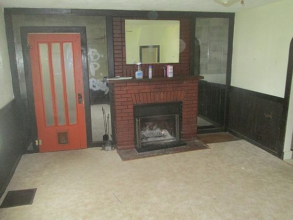 2nd image of 610 S Huttig Ave