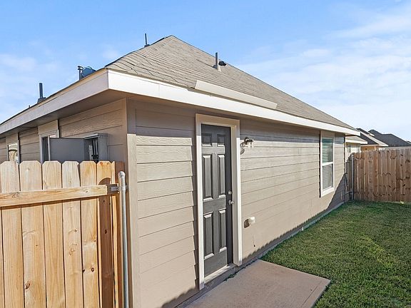 5th image of 19035 Brescia Ln
