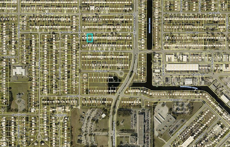 2nd image of 606 SE 8th Ter