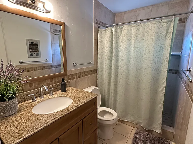 1006 W Yandell Dr — Photo 11