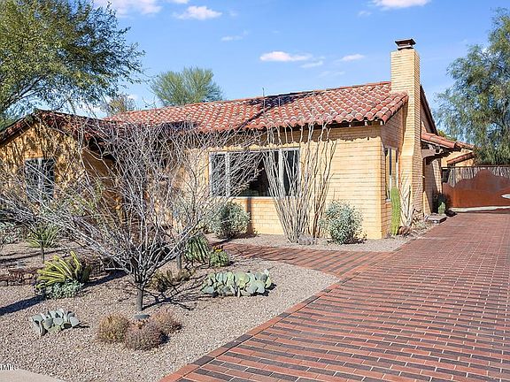 Gorgeous paver drive & walkway
