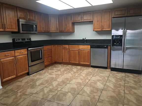 3rd image of 201 Bahia Ln W