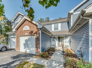 10 Stonegate Ct, Algonquin, IL 60102