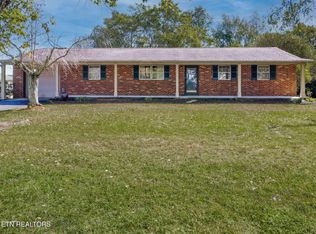 1370 Russell Ln, Lenoir City, TN 37772