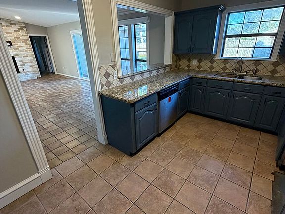 4th image of 290 Rosine St