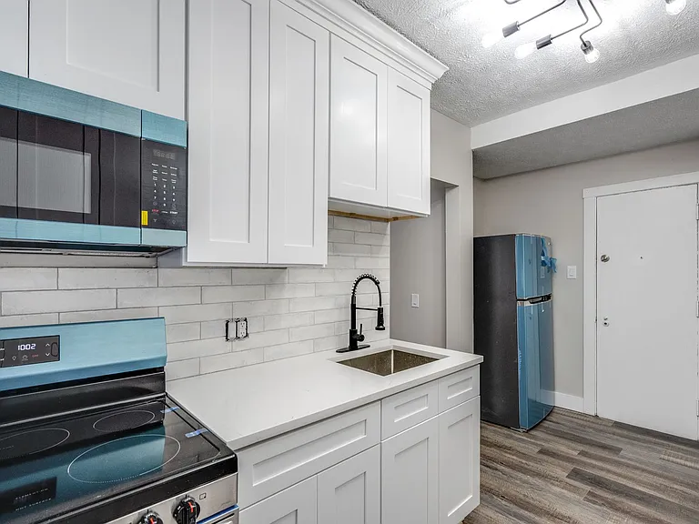 3209 Archwood Avenue 3773 West 33rd St — Photo 58
