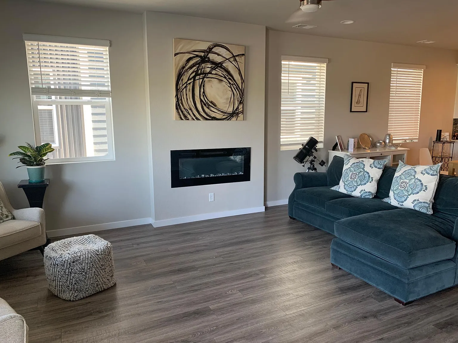 3 bed, 2.5 bath, 2049 sqft, $3,225 — Photo 3
