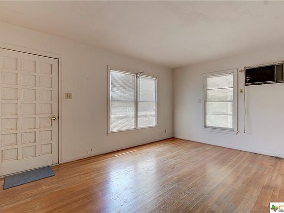 3rd image of 1414 Owens St