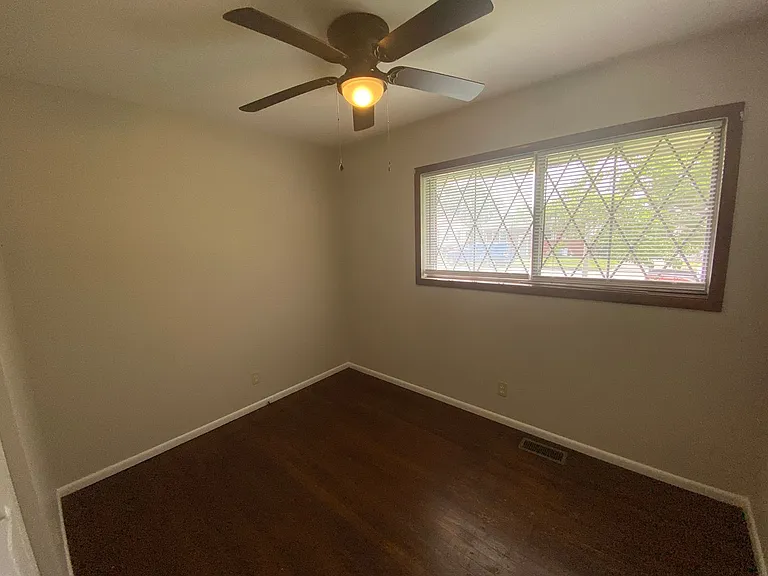 237 Vanderbilt Dr — Photo 10