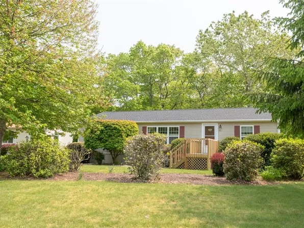 411 Leisure Dr, South Kingstown, RI 02879