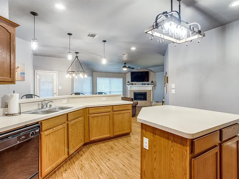 9800 Old Field Dr — Photo 3
